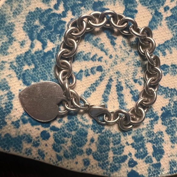 Tiffany and Co. 8” Sterling Silver Bracelet with a 1” Charm. - Picture 8 of 11